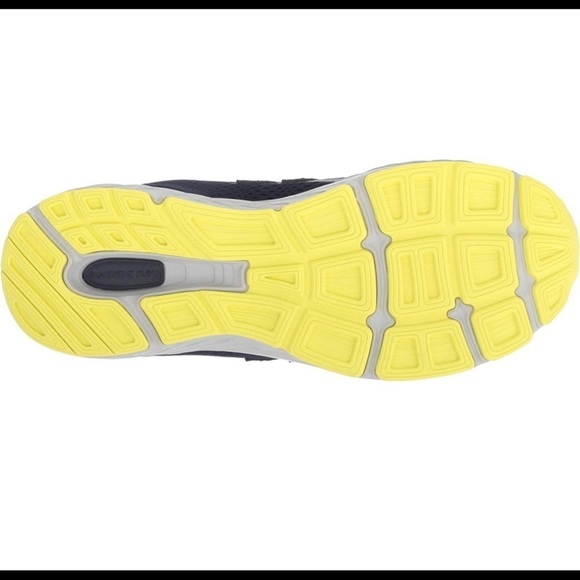 New Balance Boys' 680v5 Running Shoe Sz. 1.5 M US Little Kid - Picture 5 of 6